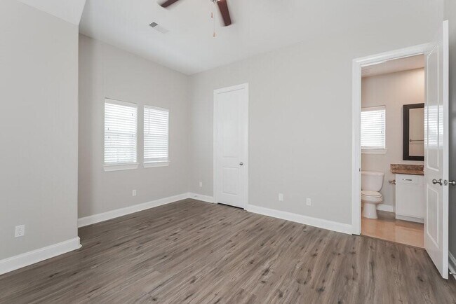 Building Photo - 8724 Kempwood Dr