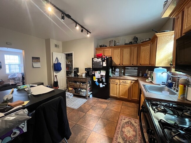 Building Photo - 5202 Dresden Wy