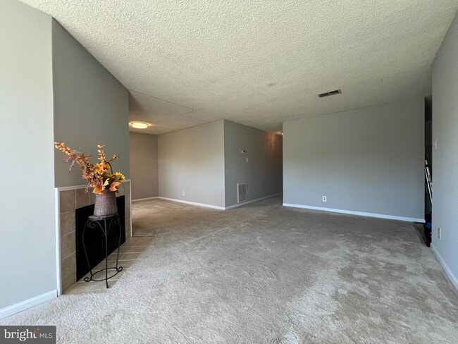 Building Photo - 12100 Greenway Ct