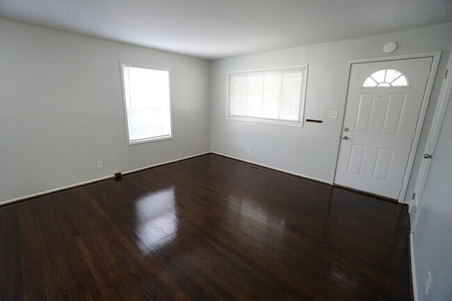 Building Photo - 112 13th Ave N