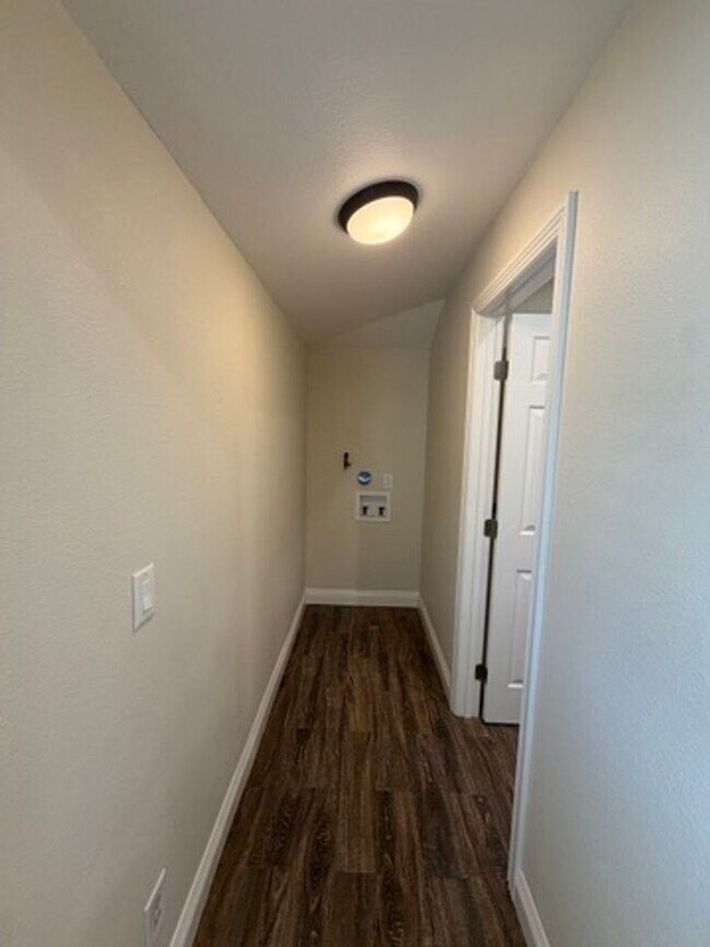 Building Photo - 114 N 12th Ave
