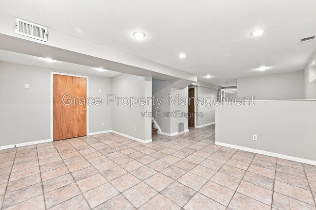 Building Photo - 852 S Quail Way