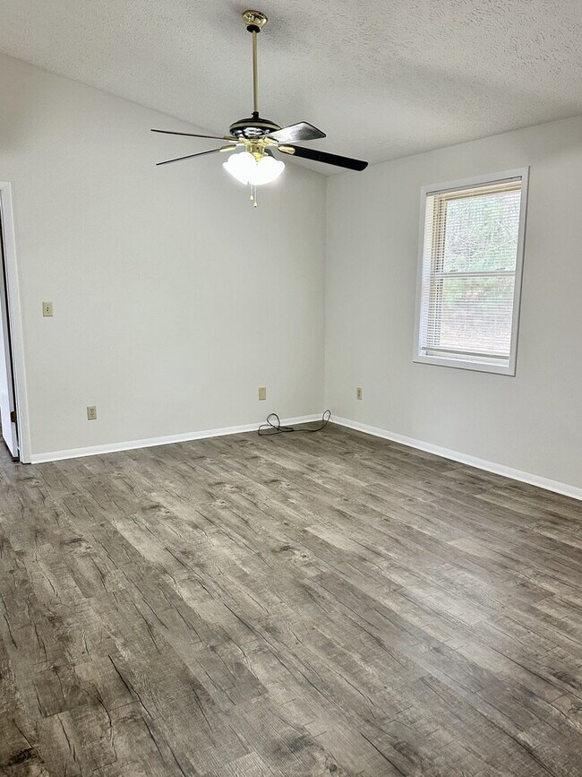 Building Photo - "Charming 3-Bed, 2-Bath Home in Cookeville – Your Perfect 1350 Sq Ft Retreat!"