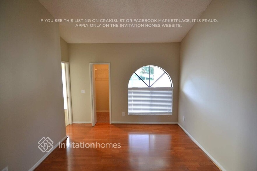 Building Photo - 3214 N Thackery Wy