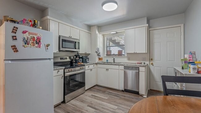 Building Photo - 830 W Caraway St