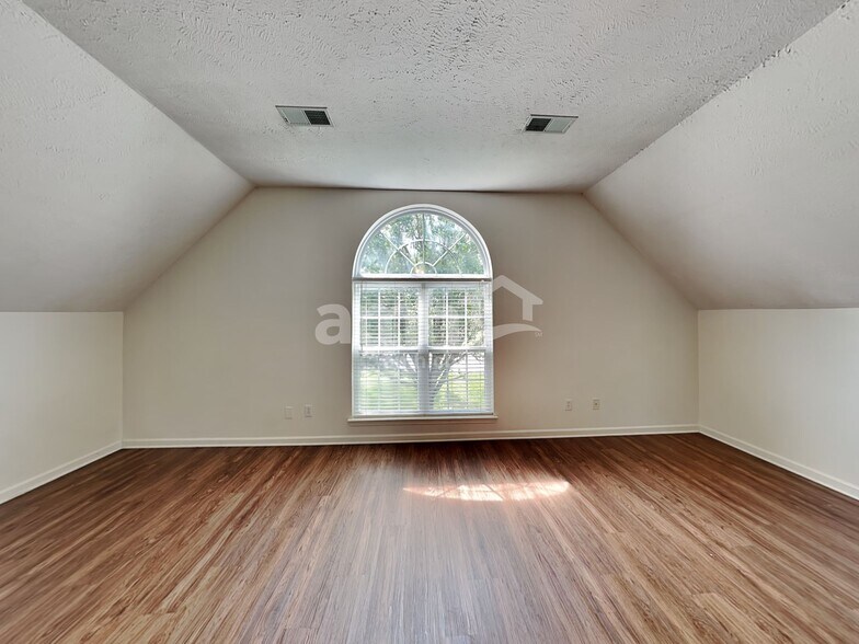 Building Photo - 212 Parrish Pl