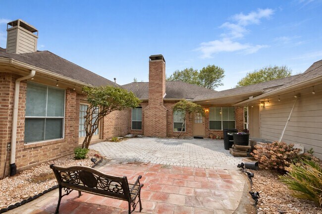 Building Photo - 16807 Laguna Springs Dr