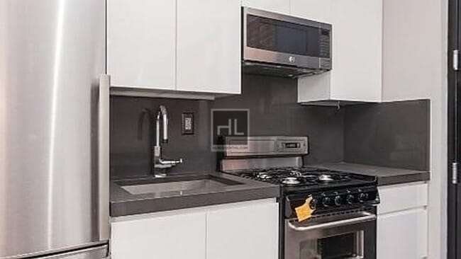 Building Photo - 2100 2nd Ave