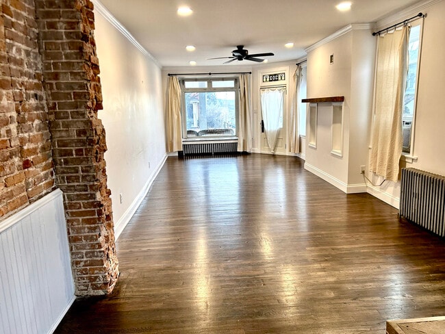 Building Photo - 302 S State St