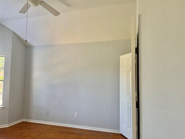 Building Photo - 8819 Diamond Lake Ln