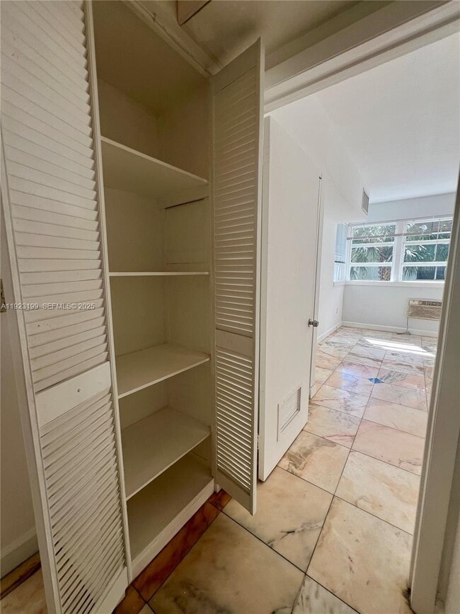 Building Photo - 9350 E Bay Harbor Dr