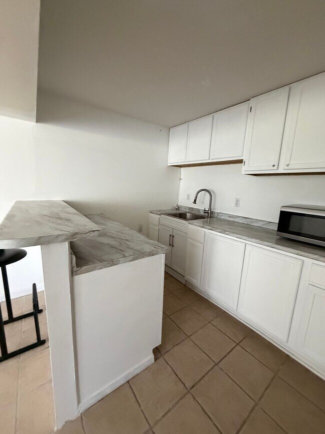 Building Photo - 4 bed | 2 bath Home for Rent