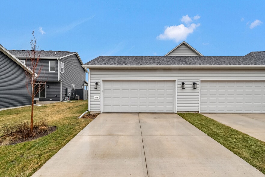 Building Photo - 1638 Happy Trails Rd