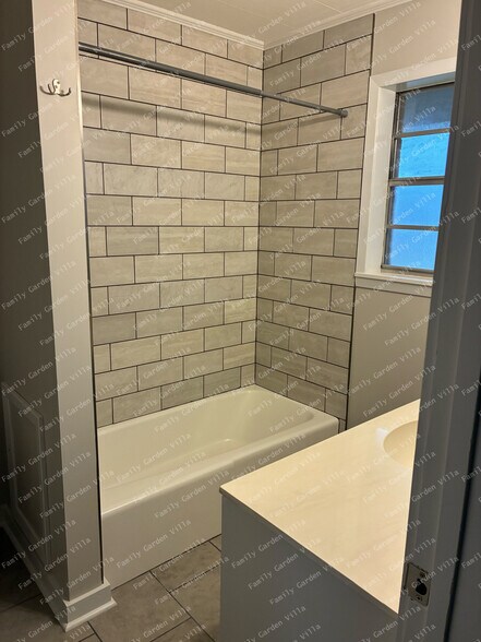 Building Photo - 1836 Ridgefield Ave