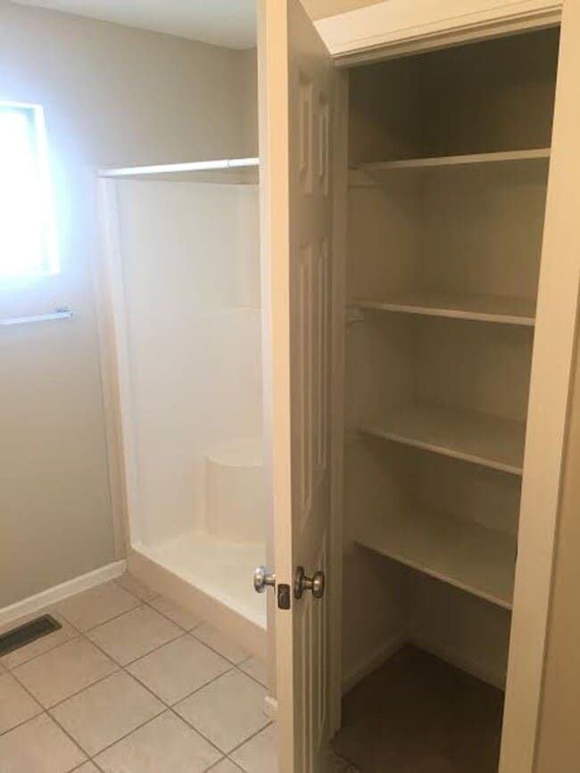 Building Photo - Updated 3x3.5 near Clinton Lake!