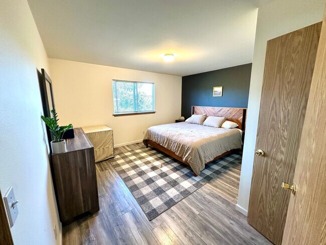 Building Photo - ***PENDING APPLICATIONS***3 Bed/2 Bath Qui...
