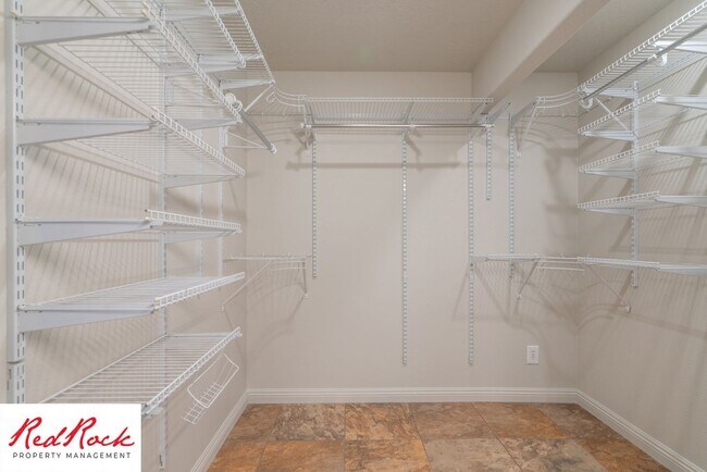 Building Photo - Spacious 3 Bedroom Single-Level Home in Bl...