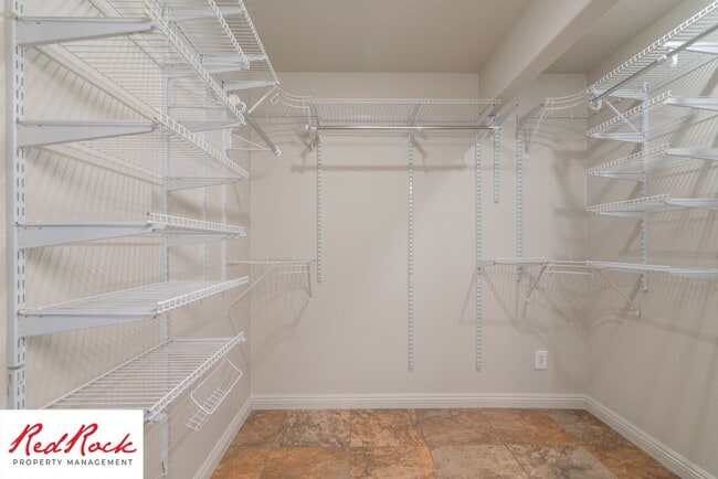 Building Photo - Spacious 3 Bedroom Single-Level Home in Bloomington Hills