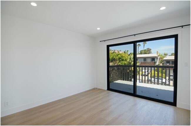 Building Photo - Lantern District Duplex!