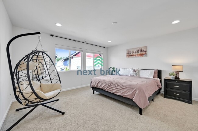 Building Photo - Spacious 4-Bed & 2.5 Bath Single Family Ho...