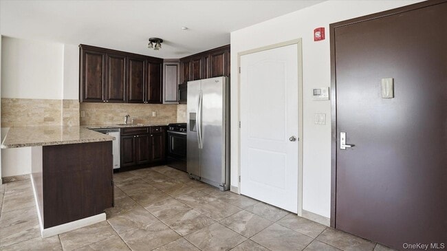 Building Photo - 400 Carney St