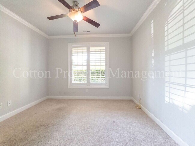 Building Photo - 633 Jenoa Dr