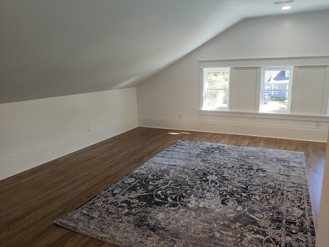 Building Photo - "Spacious 4-Bedroom Home on Pennock Avenue...