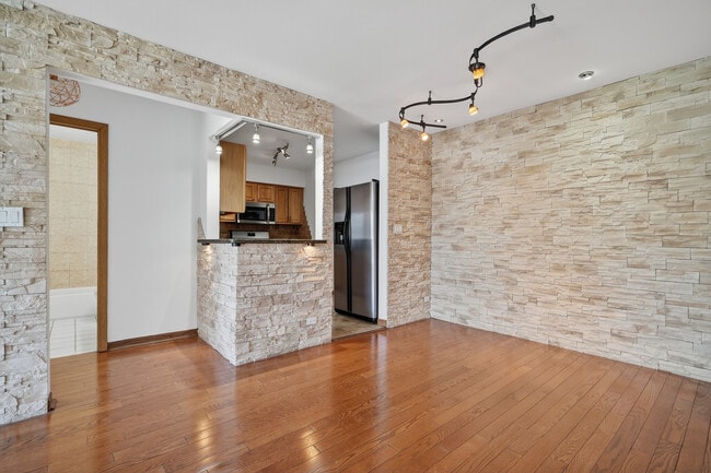 Building Photo - 3000 Bayside Dr