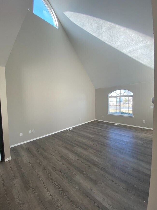 Building Photo - 1915 Cornell Ave