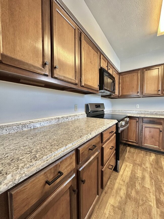 Building Photo - Now Available - 2 Bedroom 1.5 Bathroom Con...