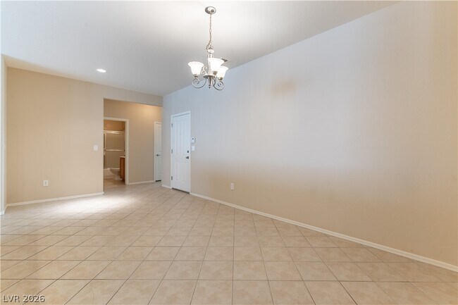 Building Photo - 2362 Ecliptic St
