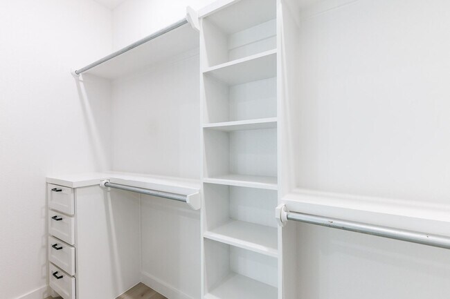 Building Photo - 1704 Elkhart Ave