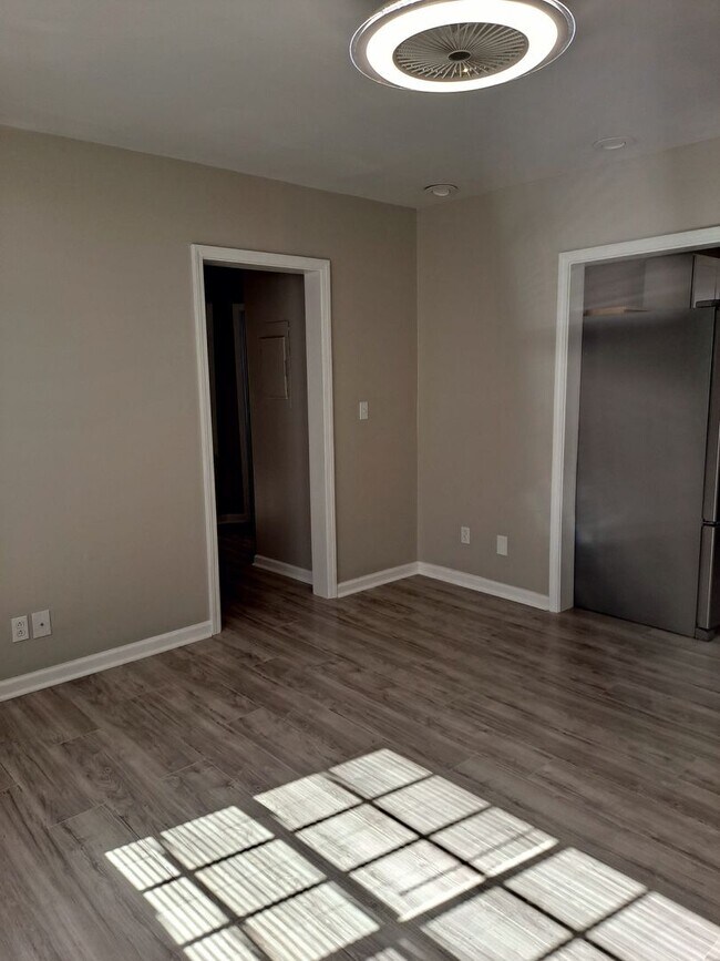 Building Photo - 2 bedroom 2 bath condo $1,150.00 water included