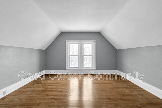 Building Photo - 319 W Utica St