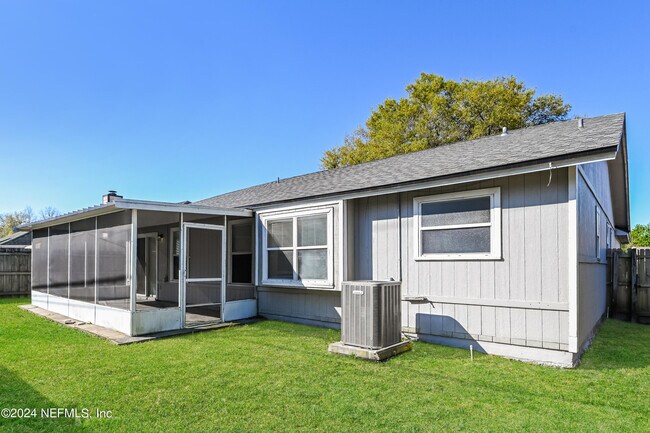 Building Photo - 3399 Charmont Dr