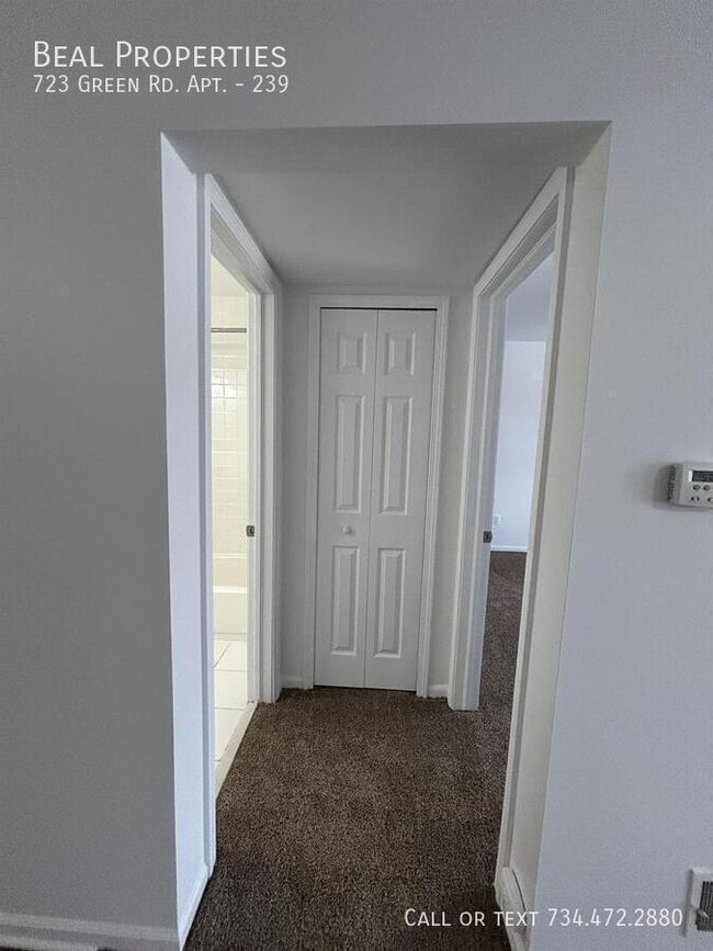 Building Photo - 723 Green Rd