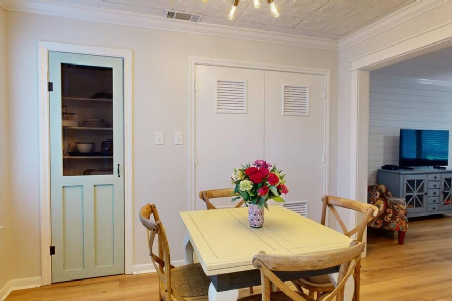 Building Photo - 512 Camp Ct