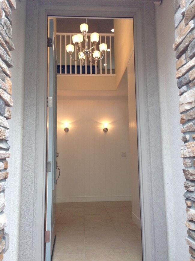 Building Photo - Gorgeous Model Spacious Folsom Unit!