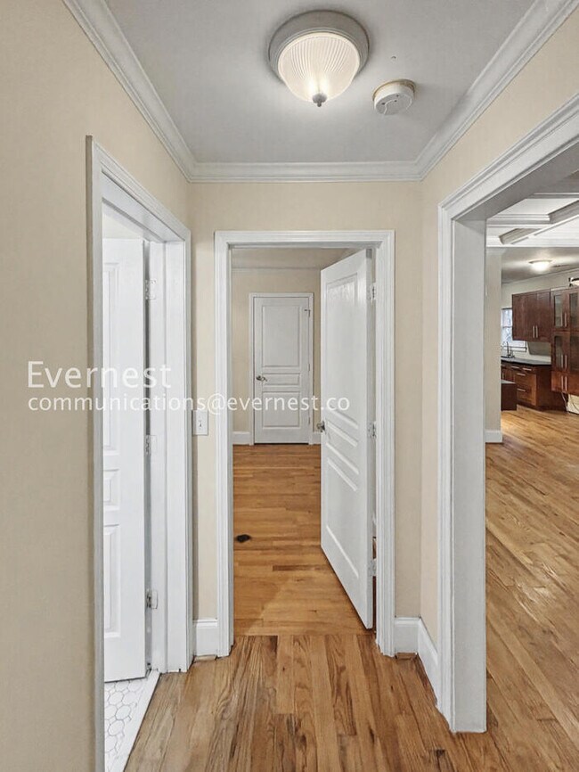 Building Photo - 3 Bed/2 Bath House/ Available Now!