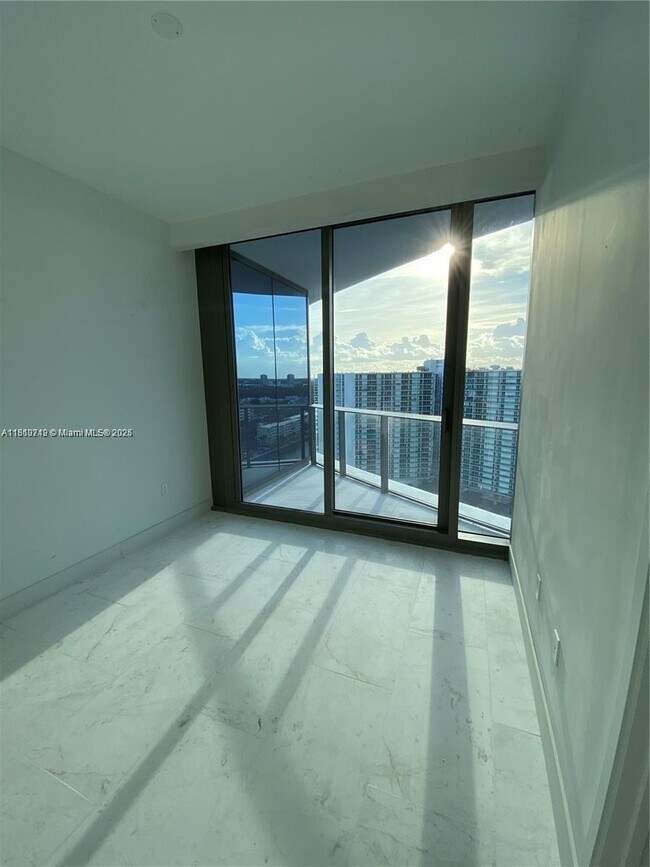 Building Photo - 15701 Collins Ave