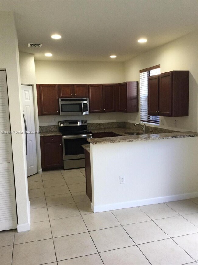 Building Photo - 17370 SW 153rd Ave