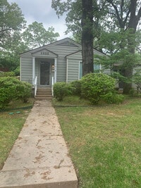 Building Photo - Very Nice 3 Bedroom 2 Bath Home in The Hei...
