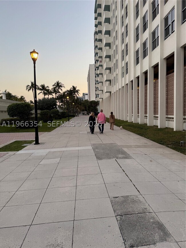 Building Photo - 2899 Collins Ave