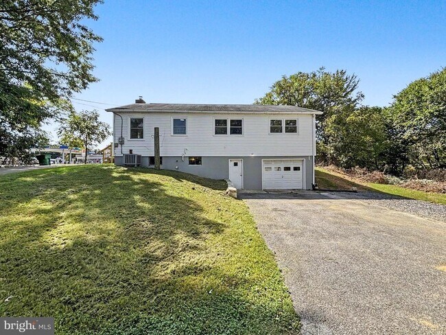 Building Photo - 4615 Lincoln Way E