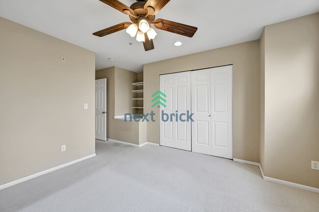 Building Photo - Beautiful 2 bed & 2.5 bath for rent