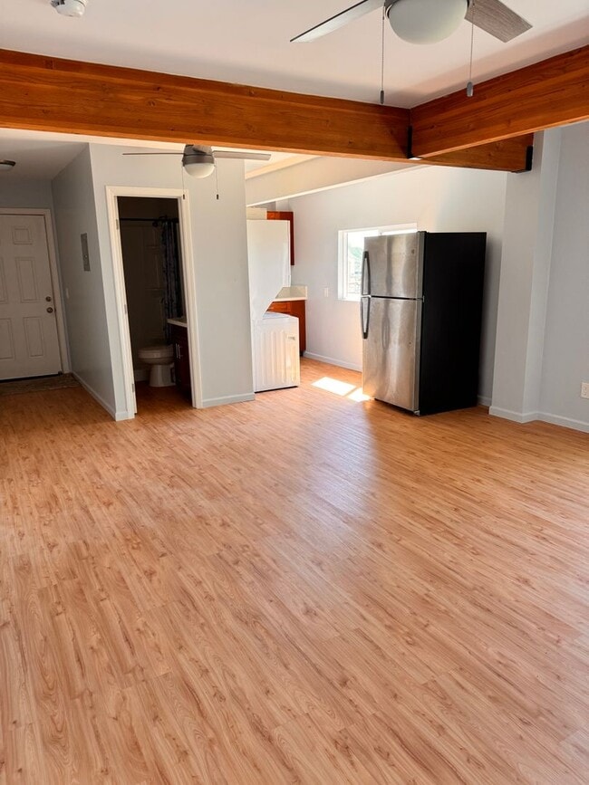 Building Photo - 2 Unfurnished Studios in Manoa Available!