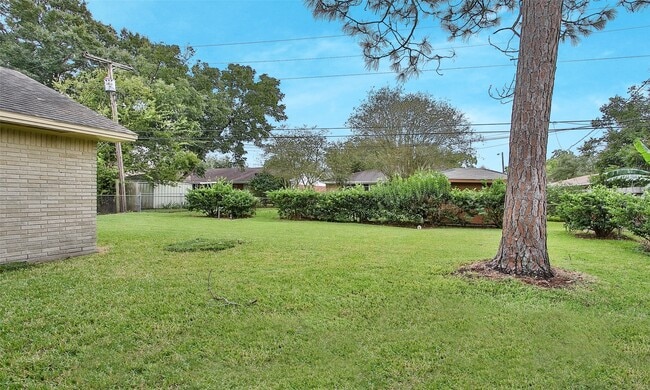 Building Photo - 9205 Vicksburg Ave