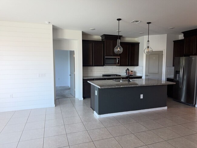 Building Photo - GORGEOUS MARLEY PARK 4 BEDROOM WITH TURF B...