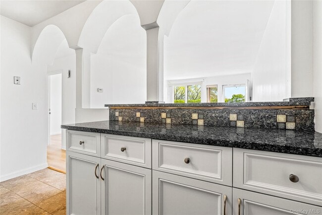 Building Photo - 5 Wyndover Woods Ln