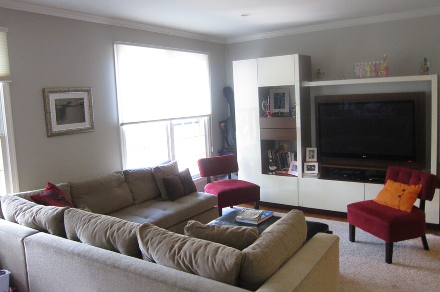 Living Room - 1113 Fairview Court